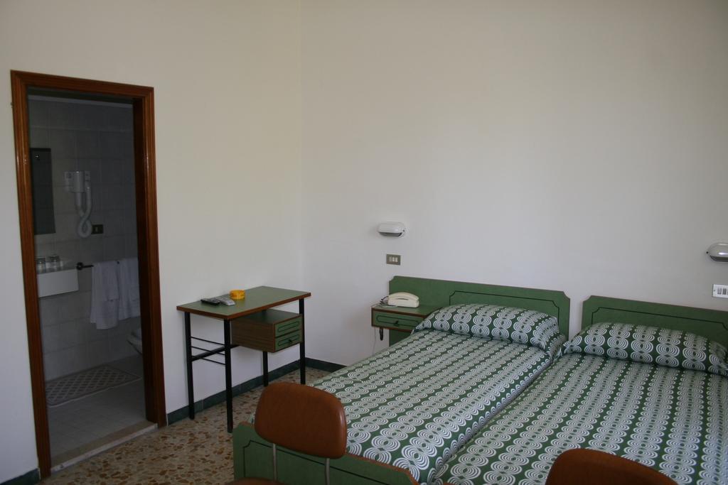 Albergo Da Siro Misano Adriatico Room photo